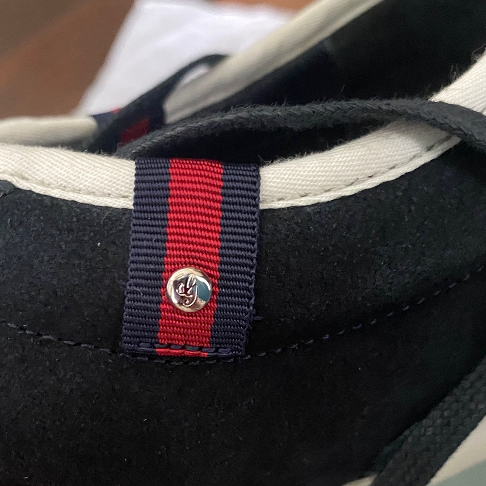 Gucci Men's Black and White Sneakers - Picture 9 of 9